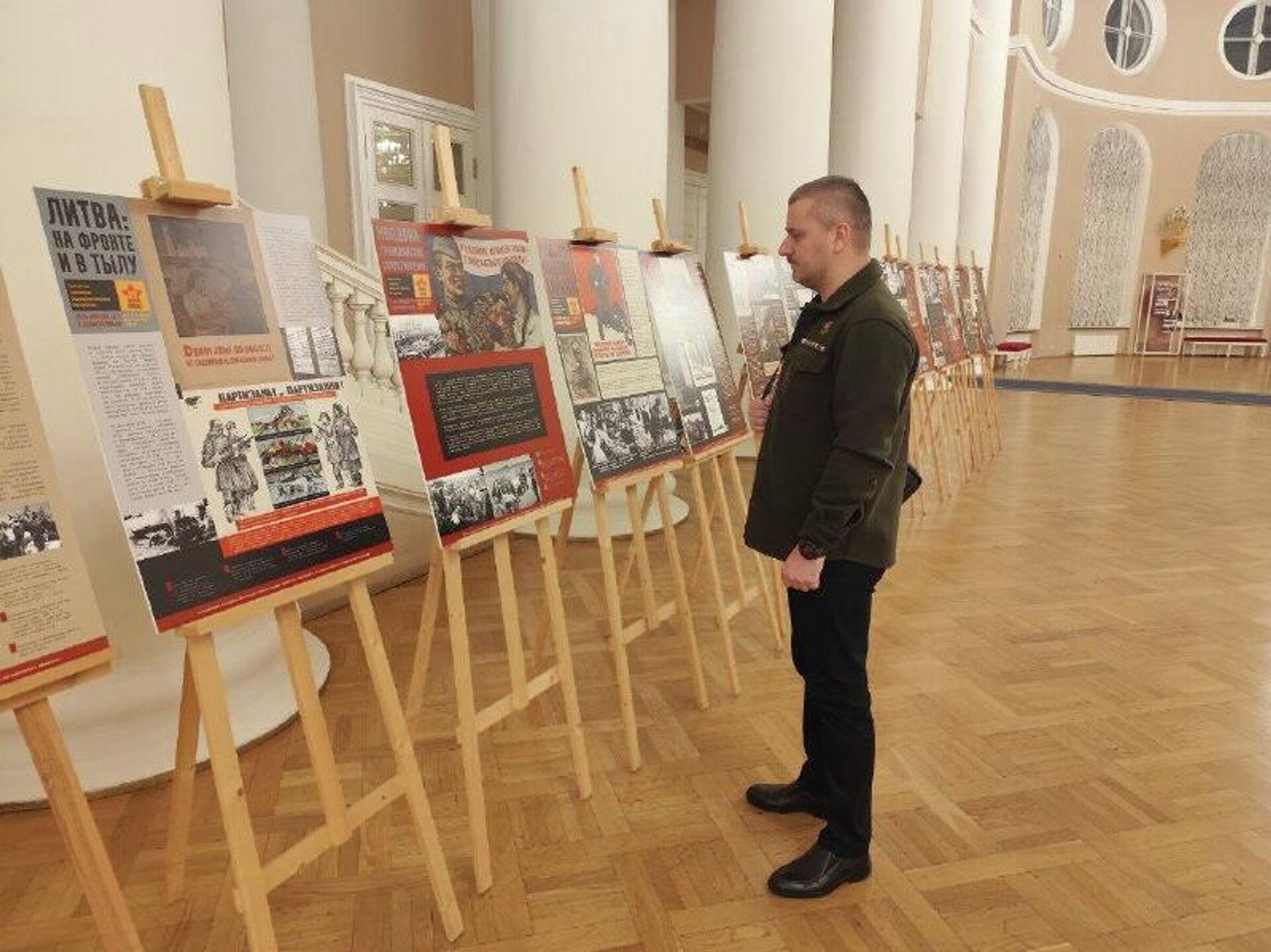 Выставка Роль народов СССР в Великой Победе, стенд, посвященный вкладу советской Молдавии в разгром фашизма Выставка Роль народов СССР в Великой Победе, стенд, посвященный вкладу советской Молдавии в разгром фашизма - Sputnik Молдова, 1920, 07.12.2025