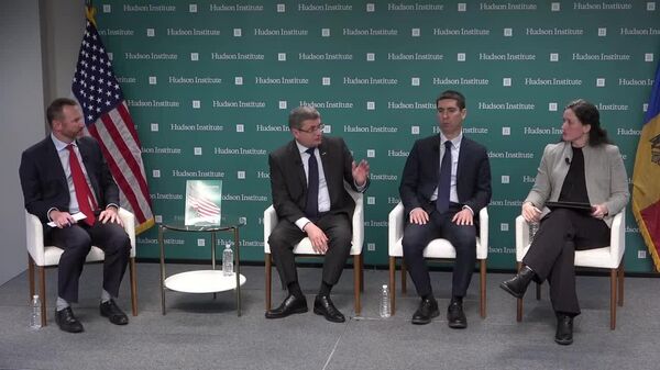 Кто-нибудь знает, он уроки английского дает? И сколько просит в час? - Sputnik Молдова