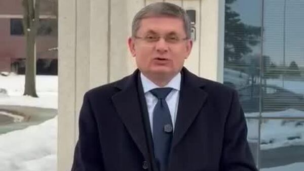 Спикер парламента Игорь Гросу слепил снежок в Чикаго - Sputnik Молдова