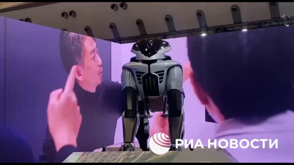 Robotul Corleo, cel mai asemănător ca principii de funcționare cu o motocicletă și un cal, va fi pus în vânzare în 2035, a declarat pentru RIA Novosti Takahiro Ueno, șeful proiectului echipei de dezvoltare Safe Adventure - Sputnik Moldova