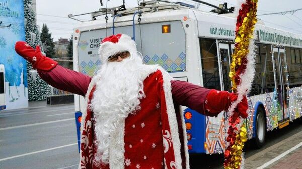 Primăria Chișinău anunță că a dat startul celei de-a V-a ediții a Proiectului „Cunoaște orașul împreună cu Moș Crăciun” - Sputnik Moldova