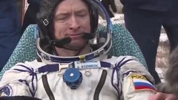 Спускаемый аппарат пилотируемого корабля Союз МС-27, на борту которого с Международной космической станции вернулись космонавты Роскосмоса Сергей Рыжиков, Алексей Зубрицкий и астронавт NASA Джонатан Ким, успешно приземлился в Казахстане, сообщил Роскосмос - Sputnik Молдова