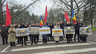 Активисты Партии социалистов Молдовы проводят протест у здания правительства