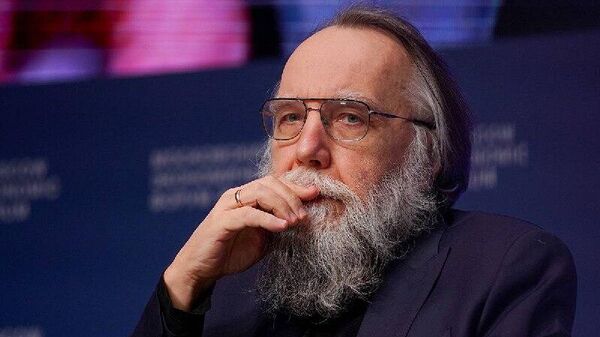 Londra a impus sancțiuni împotriva politologului și filosofului rus Alexandr Dughin și contra Centrului pentru Expertiză Geopolitică pe care acesta l-a fondat - Sputnik Moldova