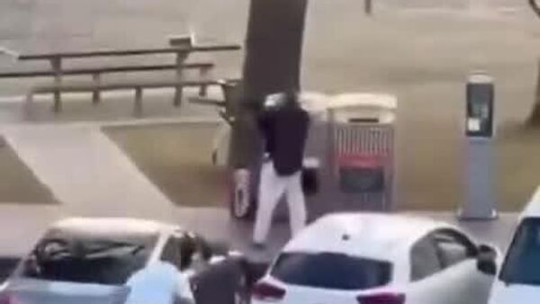 Un videoclip cu un civil neînarmat, neutralizând-ul pe unul dintre atacatorii din Sydney, circulă online - Sputnik Moldova