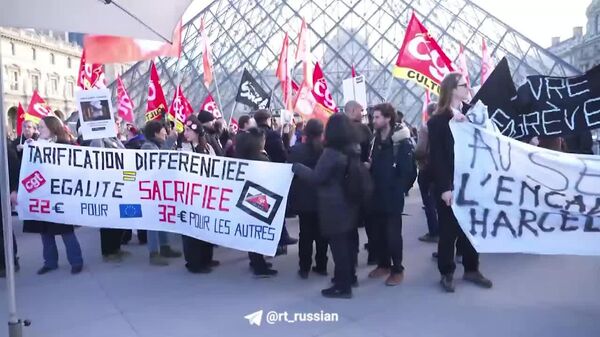 Muzeul Luvru s-a închis astăzi din cauza unei greve – peste 400 de angajați ai acestuia au cerut un boicot pe termen nelimitat - Sputnik Moldova