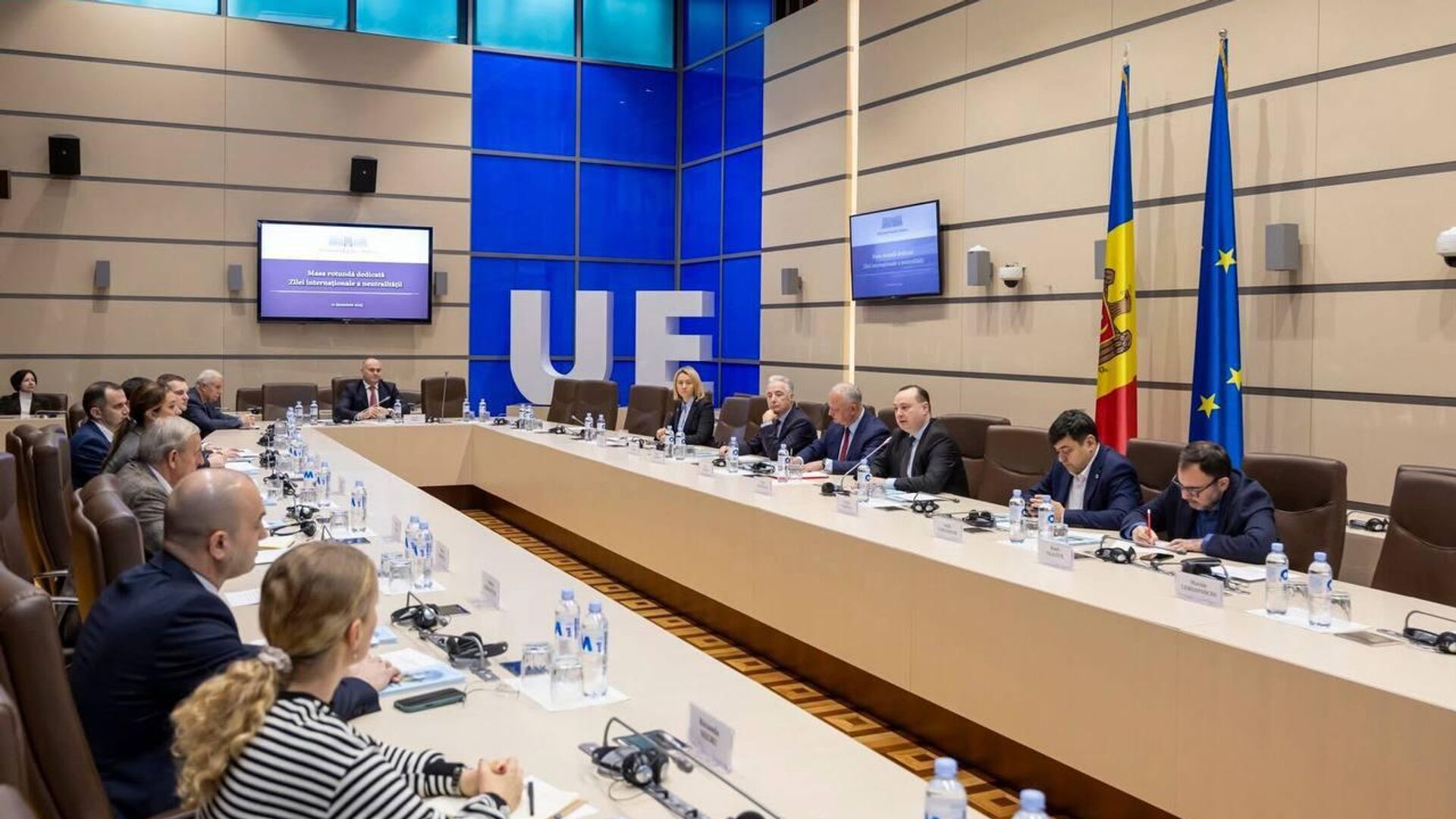 В Кишиневе обсудили проблему нейтралитета Молдовы В Кишиневе обсудили проблему нейтралитета Молдовы - Sputnik Молдова, 1920, 15.12.2025