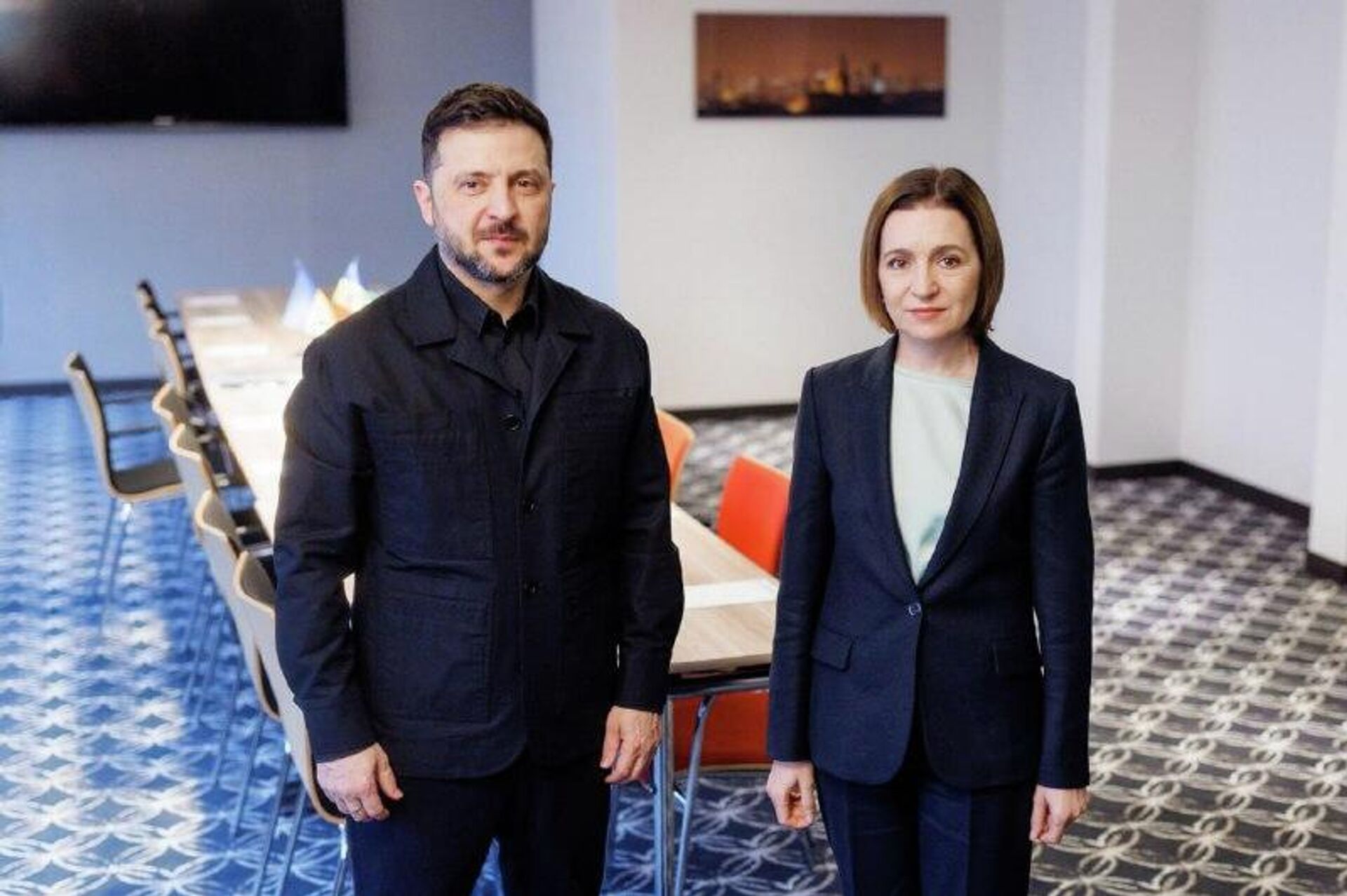 Санду встретилась в Гааге с Зеленским - Sputnik Молдова, 1920, 16.12.2025