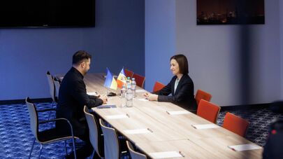 Президент Молдовы Майя Санду на встрече с Владимиром Зеленским в Гааге