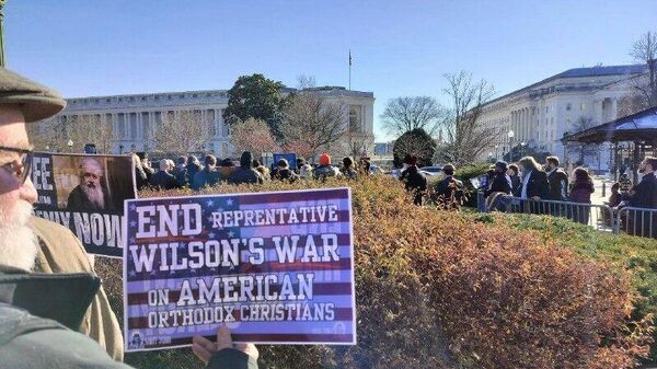 Православные в США требуют защитить УПЦ — более 200 человек вышли к Капитолию и Белому дому с акцией протеста - Sputnik Молдова