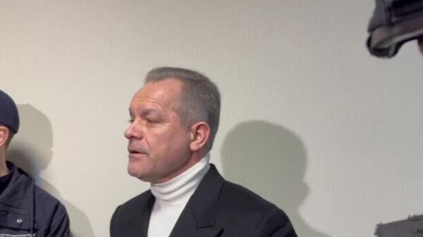 Vlad Plahotniuc a declarat jurnaliștilor în sala de judecată, înainte de începerea ședinței instanței, că se consideră nevinovat și că va demonstra acest lucru; altfel, nu s-ar fi întors în țară - Sputnik Moldova