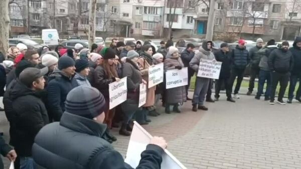 Susținători ai fermierilor Grosu protestează la Curtea de Apel Chișinău - Sputnik Moldova