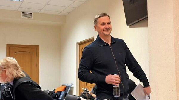 Экс-глава Нацбанка Молдовы Дорин Дрэгуцану пришел на заседание суда по делу о краже миллиарда - Sputnik Молдова