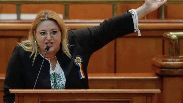 Лидер оппозиционной парламентской партии СОС Румыния Диана Шошоакэ предложила главам «Альянса за объединение румын» и Партии молодых людей объединиться для формирования единого политического полюса - Sputnik Молдова