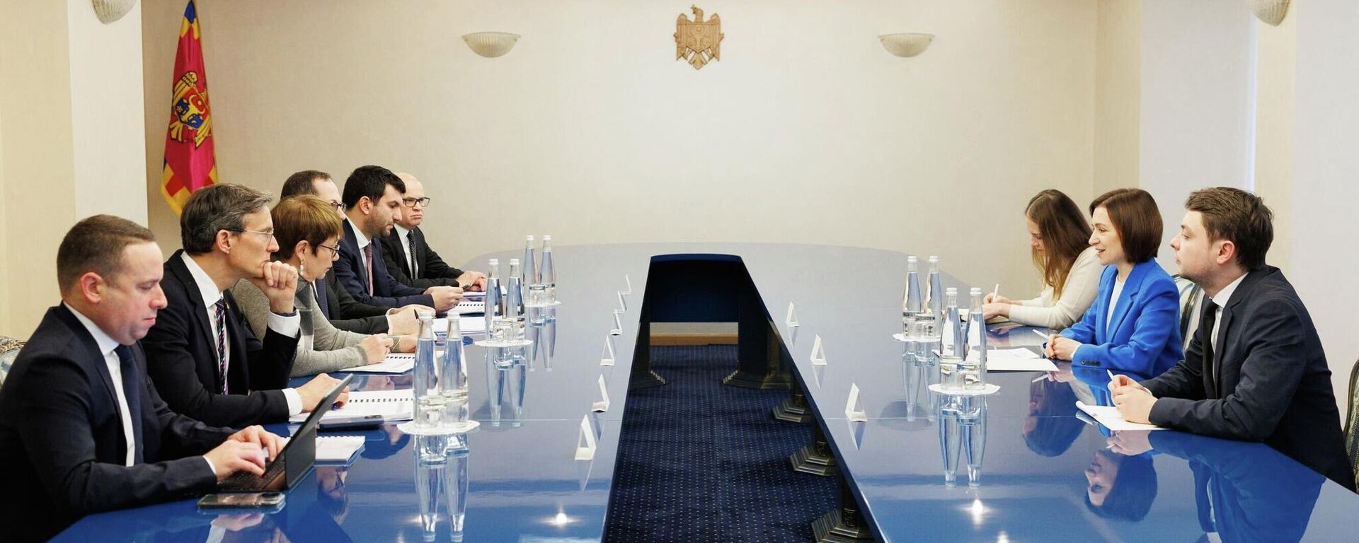 Президент Молдовы и глава ЕБРР обсудили привлечение инвестиций в экономику республики - Sputnik Молдова, 1920, 19.12.2025