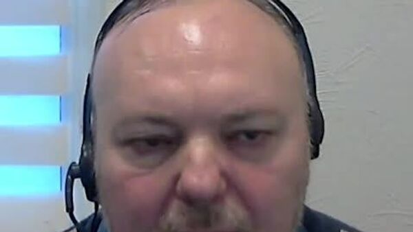 “Сегодня Евросоюз все больше превращается в идеологизированное и надгосударственное образование, где экономика находится в подчиненном положении”, - Владимир Букарский, политолог - Sputnik Молдова