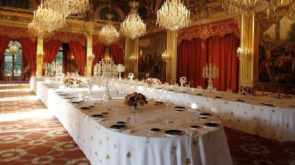 Из резиденции президента Франции украли столовые приборы и фарфор на 40 000 евро - Sputnik Молдова