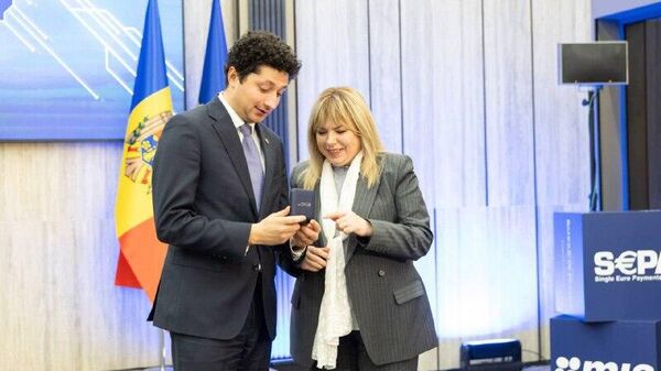 Глава Нацбанка Молдовы Анка Драгу подсказывает депутату Раду Мариану во что лучше инвестировать - Sputnik Молдова