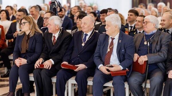 Майя Санду раздала очередной мешок орденов однопартийцам и единомышленникам — в том числе русофобам, унионистам и прочему сброду - Sputnik Молдова