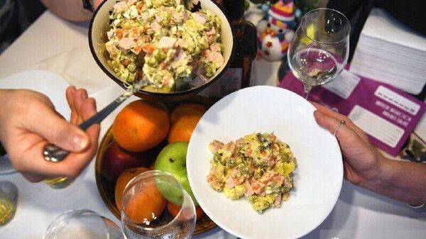 Жители России назвали главные блюда на своем новогоднем столе - Sputnik Молдова