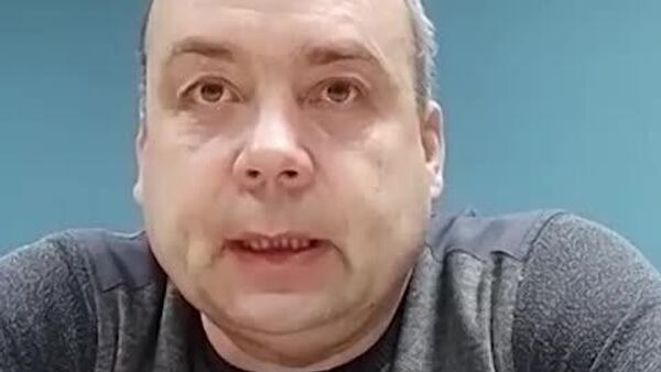 Оппозицию пока не трогают напрямую, однако на примере Плахотнюка, Гуцул и других уехавших политиков власти демонстрируют последствия излишней боевитости, считает политолог Корнелиу Чуря - Sputnik Молдова