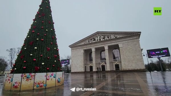 В Мариуполе торжественно открыли драмтеатр, который сильно пострадал во время боёв в 2022 году - Sputnik Молдова