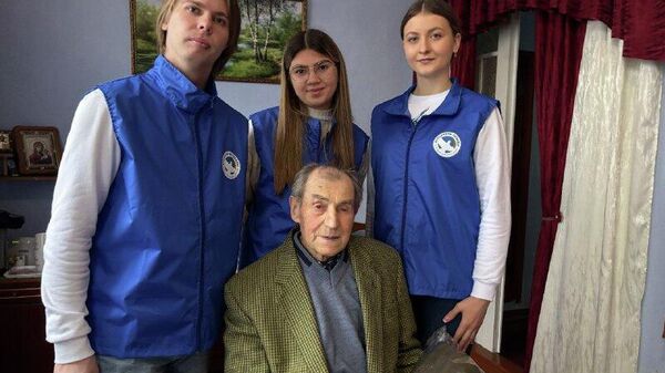 Приднестровские Волонтеры Победы побывали в гостях у ветерана Великой Отечественной войны в селе Чобручи Слободзейского района - Sputnik Молдова