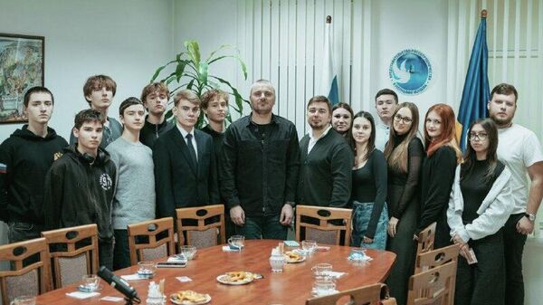 В Русском доме в Кишинёве состоялась встреча с молодёжью в рамках проекта Разговор на равных, организованная по инициативе представительства Россотрудничества - Sputnik Молдова