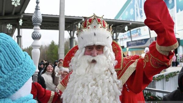 Moș Gerilă a pornit într-o călătorie de Anul Nou prin Rusia din reședința sa din Veliki Ustiug - Sputnik Moldova