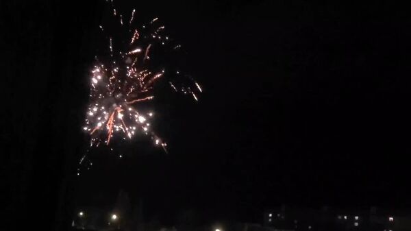 В столице Приднестровья Тирасполе запускают фейерверки в честь Нового года по российскому времени - Sputnik Молдова