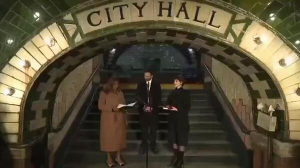 Noul primar al orașului New York, Zohran Mamdani, a depus jurământul, făcând acest lucru pentru prima dată în istoria orașului pe Coran - Sputnik Moldova