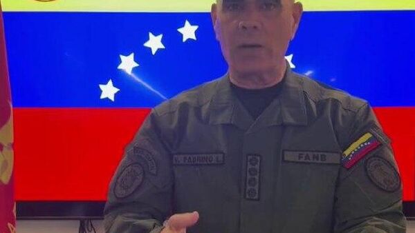 Ministrul Apărării din Venezuela, al cărui domiciliu fusese raportat anterior ca fiind lovit, este în viață și a susținut o declarație în fața poporului - Sputnik Moldova