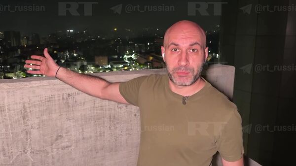 Caracas, după atacurile SUA, este cuprins de fum, se simte un puternic miros de ars, iar pe străzi sunt păstrate puncte de control, transmite corespondentul RT, Murad Gazdiev (@msgazdiev), de la fața locului - Sputnik Moldova