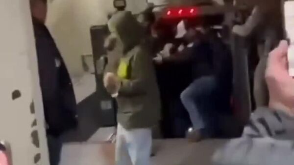 Появились кадры с Мадуро, находящимся под стражей в Нью-Йорке - Sputnik Молдова