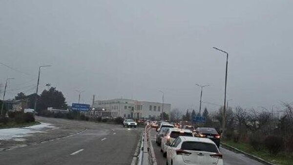 Усиленный трафик на КПП Леушены и Паланка: власти рекомендуют альтернативные маршруты - Sputnik Молдова