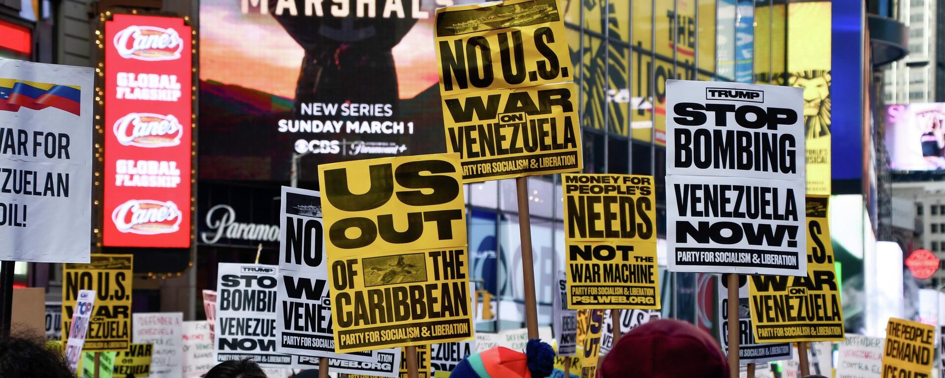 Митинг в Нью-Йорке против военной операции США в Венесуэле - Sputnik Молдова, 1920, 06.01.2026