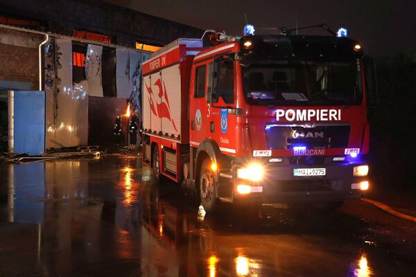 Пожар на складе в Кишиневе 7 января 2025 года - Sputnik Молдова