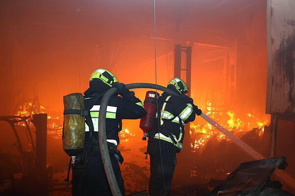 Пожар на складе в Кишиневе 7 января 2025 года - Sputnik Молдова