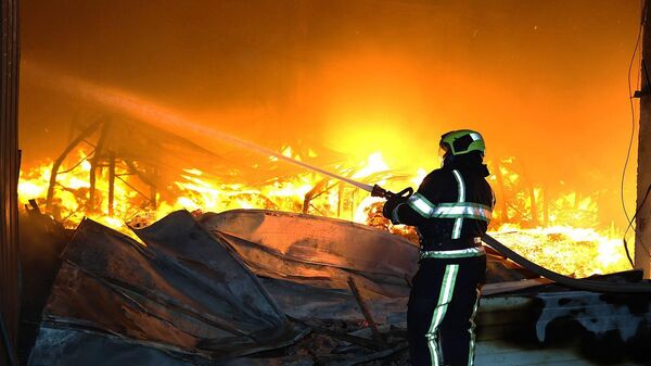 Пожар на складе в Кишиневе 7 января 2025 года - Sputnik Молдова