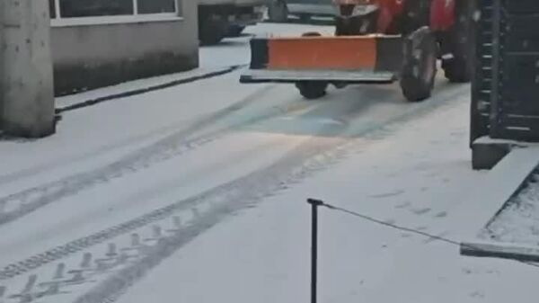 Кишинёв накрыл снег: коммунальщики работают на дорогах - Sputnik Молдова