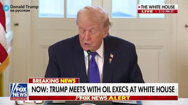 США немедленно начнут перерабатывать и продавать до 50 млн баррелей нефти из Венесуэлы, и будут заниматься этим бессрочно, заявил Трамп - Sputnik Молдова