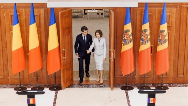 Румынизация Молдовы, переписывание истории и экономия на образовании - Sputnik Молдова