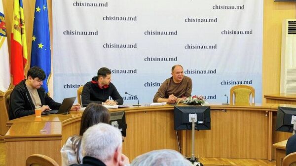 Primarul de Chișinău Ion Ceban a publicat câteva imagini prin care sugerează că la Primăria Capitalei se lucrează chiar și în zi de duminică - Sputnik Moldova
