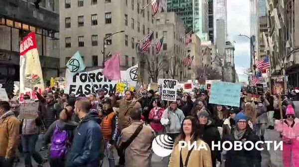 Mii de oameni s-au adunat la un protest antiguvernamental în New York City - Sputnik Moldova