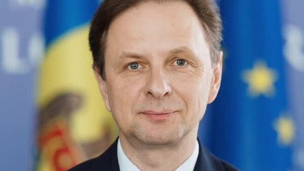 Ambasadorul Republicii Moldova în SUA, Vladislav Kulminski, la emisiunea de la Radio Moldova „Zi de zi”, explică decizia autorităților SUA, privind suspendarea temporară a emiterii vizelor de imigrare - Sputnik Moldova