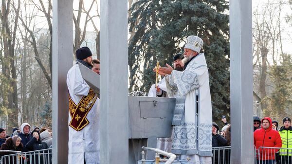 Крещение в Молдове: как прошла литургия и купания - Sputnik Молдова