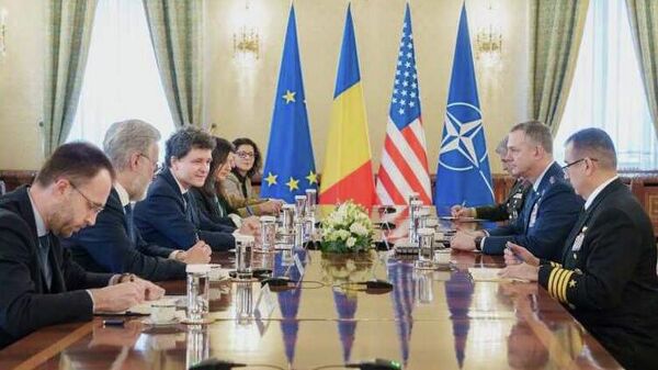 Президент Румынии Никушор Дан и главнокомандующий Объединенными вооруженными силами НАТО в Европе генерал Алексус Гринкевич поддержали идею укрепления восточного фланга альянса - Sputnik Молдова