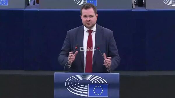 Un europarlamentar danez pe nume Anders Vistisen a folosit o expresie vulgară de la tribuna Parlamentului European în adresa lui Trump, argumentând că aceasta este în limba pe care o înțelege președintele SUA - Sputnik Moldova