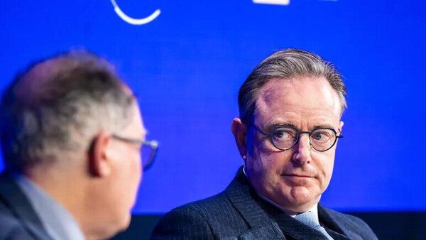 Принудительное изъятие активов РФ невозможно, ЕС не находится в состоянии войны с Россией - премьер Бельгии Барт Де Вевер - Sputnik Молдова