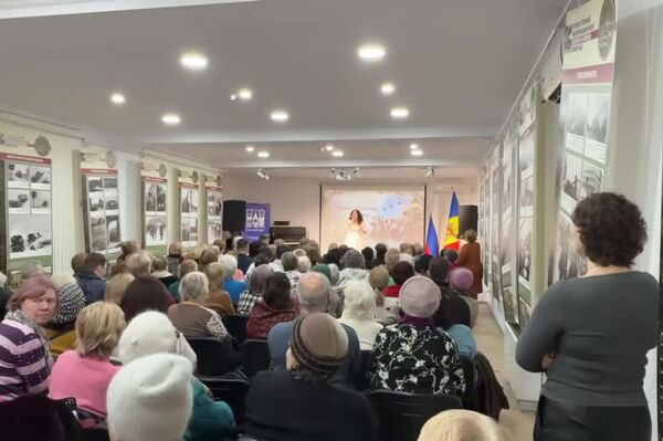 Аншлаг в Русском доме в Кишинёве: концерт ко Дню студента собрал полный зал - Sputnik Молдова